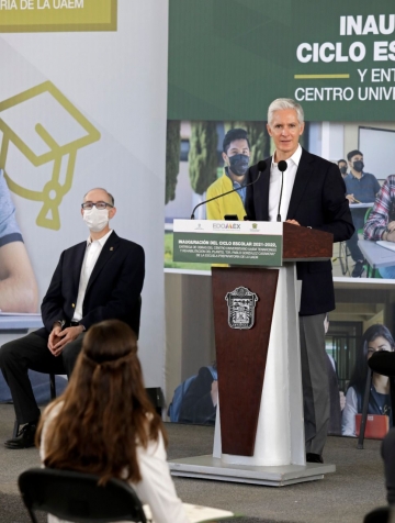 Del Mazo inauguró el ciclo escolar 2021-2022 de la Universidad Autónoma del Estado de México.