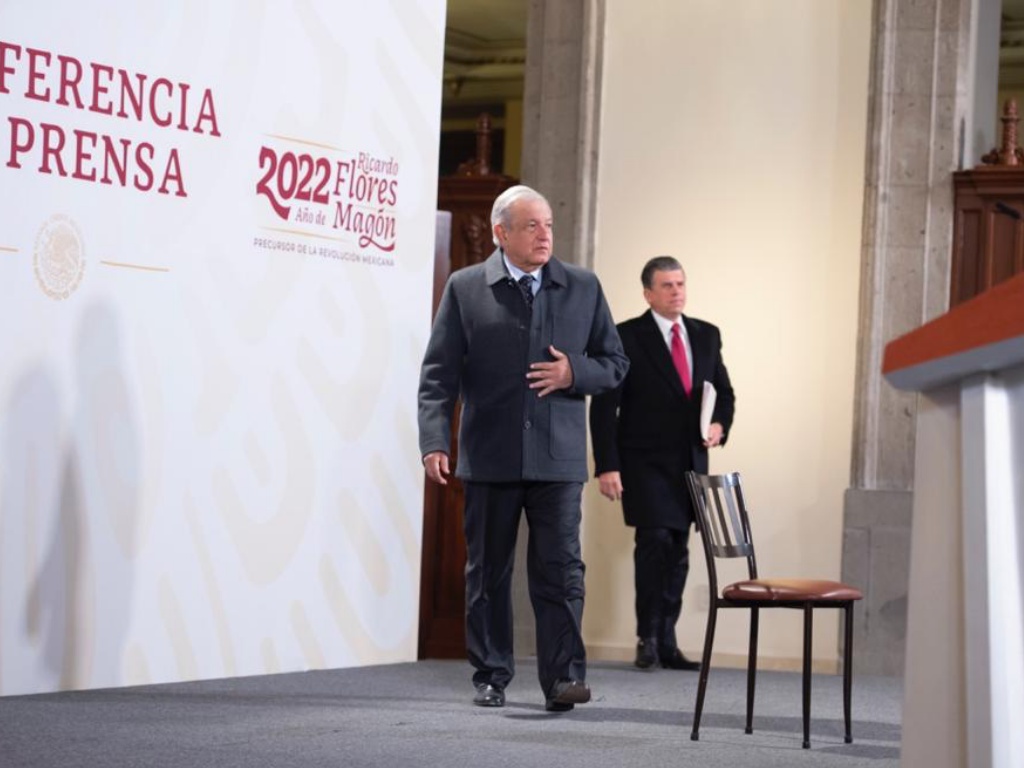 AMLO e INE chocan otra vez por revocación de mandato