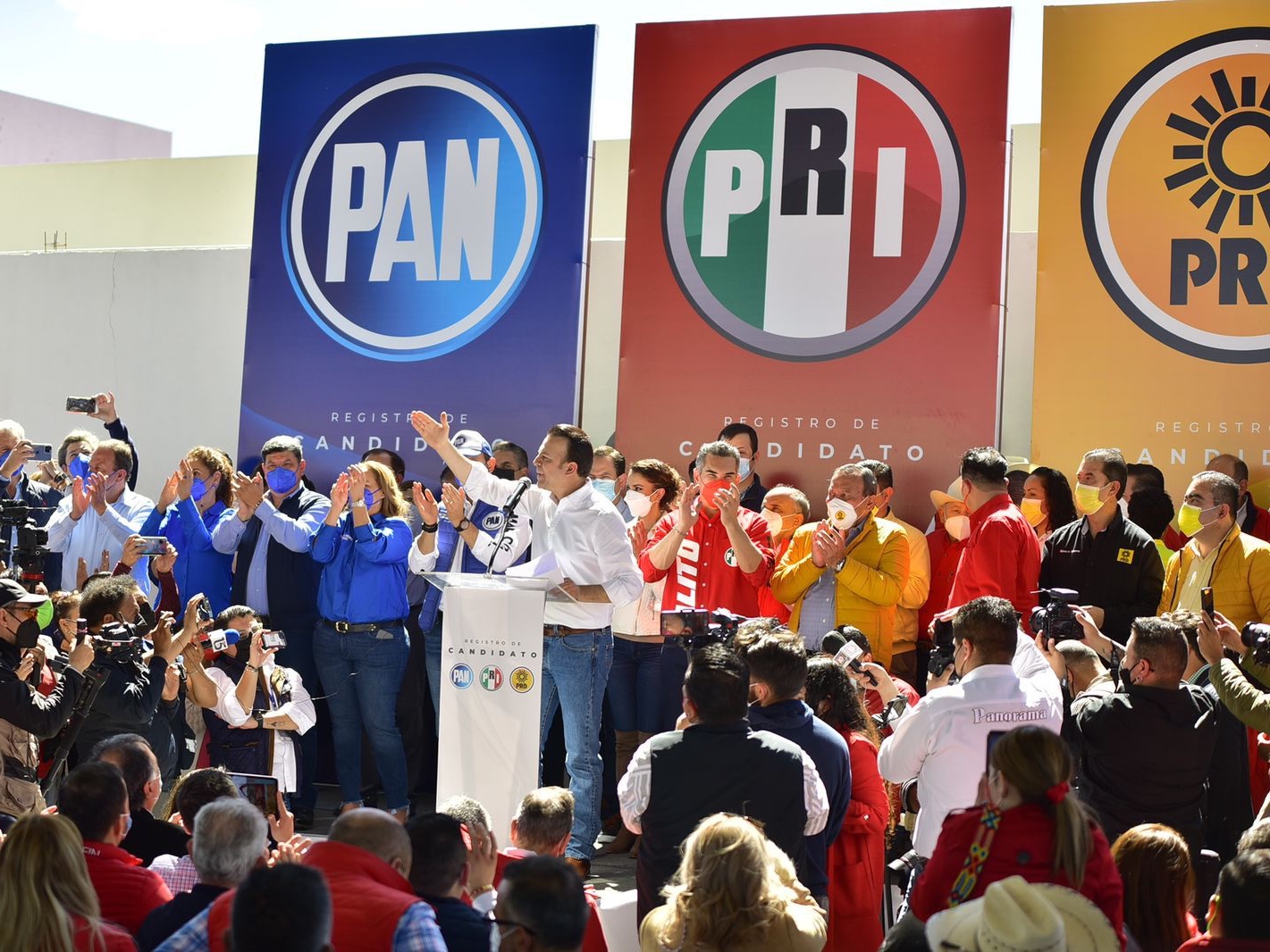 Bloque anti Morena en Durango formaliza candidatura de Esteban Villegas