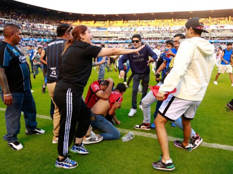 Políticos condenan violencia en estadio de Querétaro
