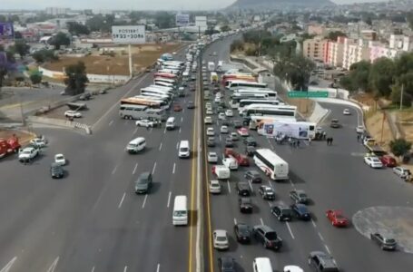 Más de 10 horas de caos por bloqueos de transportistas en carreteras de 30 estados