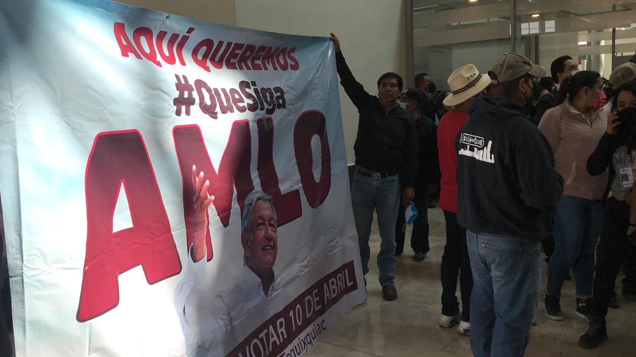 Promueven revocación de mandato en el AIFA