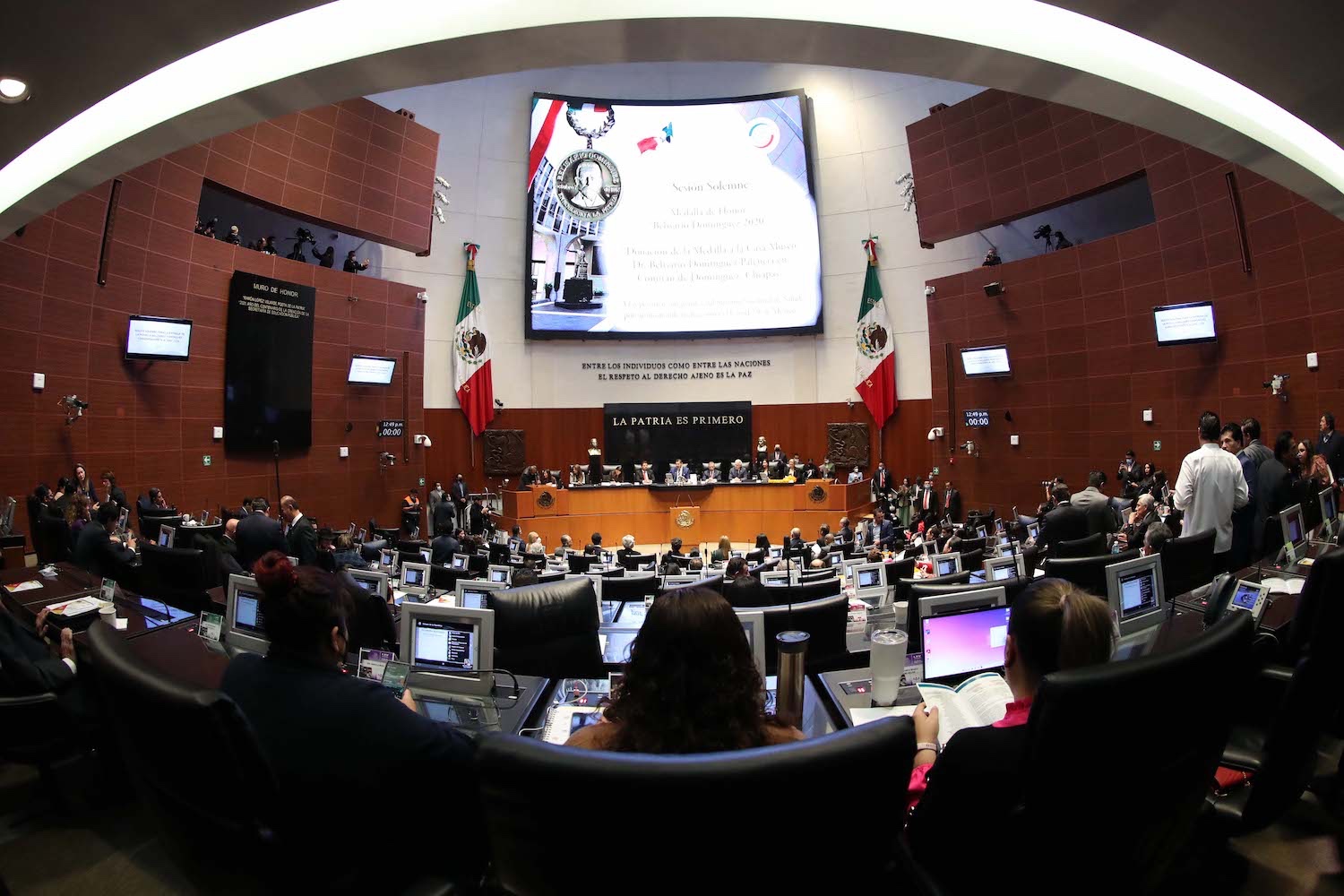 Recibe Senado minuta de Ley de Ingresos; paquete económico prevé 8.2 billones