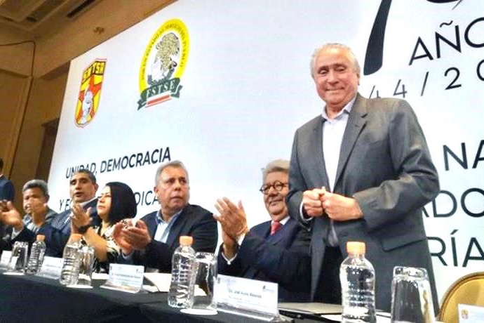 Trabajadores del Estado recibirán vales de fin de año por 13 mil 700 pesos