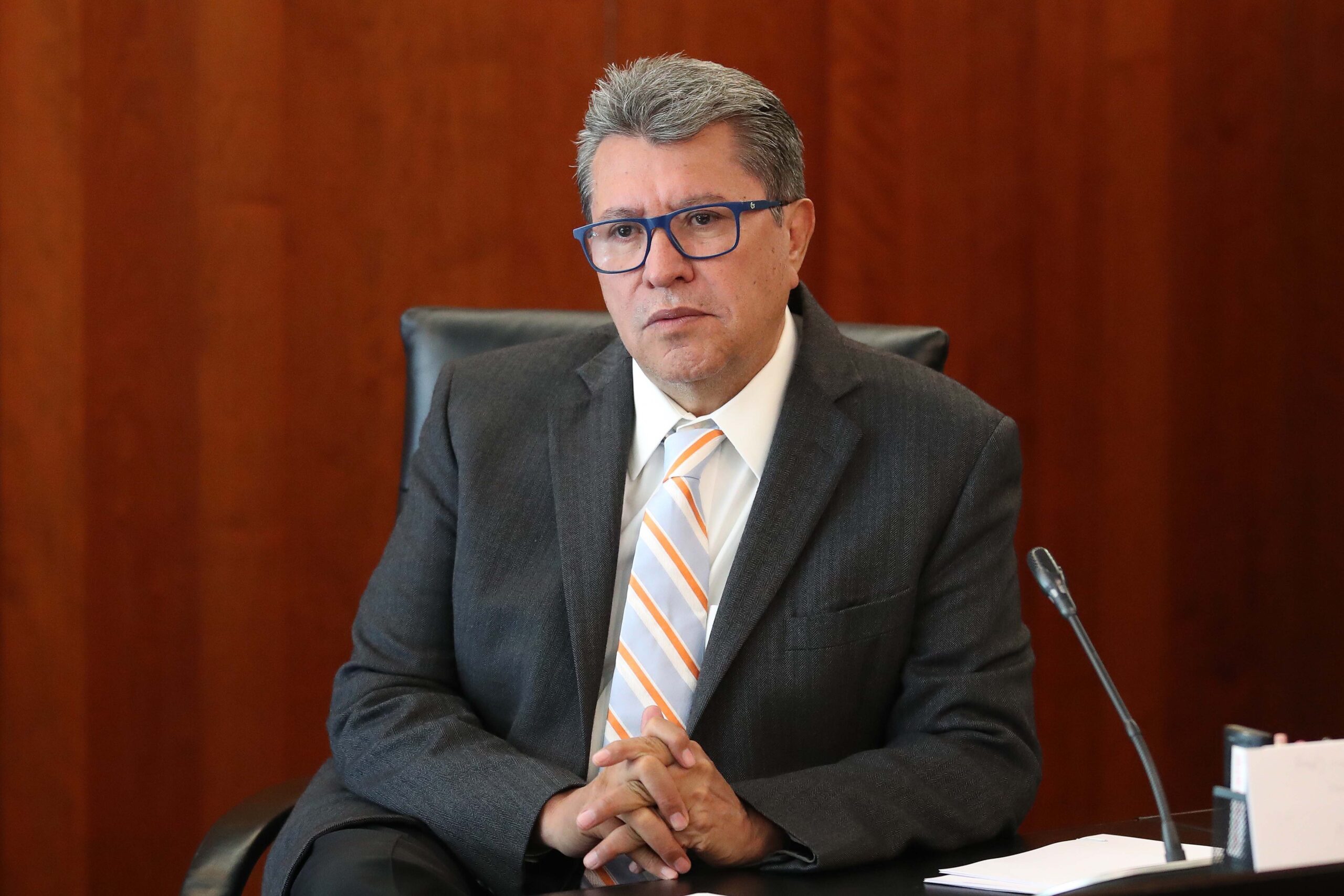 Lamenta Ricardo Monreal deceso de migrantes en estación del INM