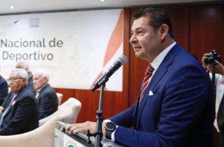 Presidente del Senado propone desaparecer al Inai y después retira iniciativa