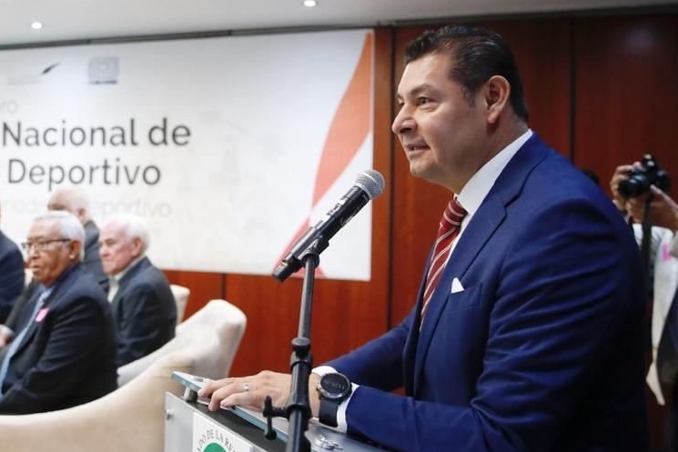 Presidente del Senado propone desaparecer al Inai y después retira iniciativa