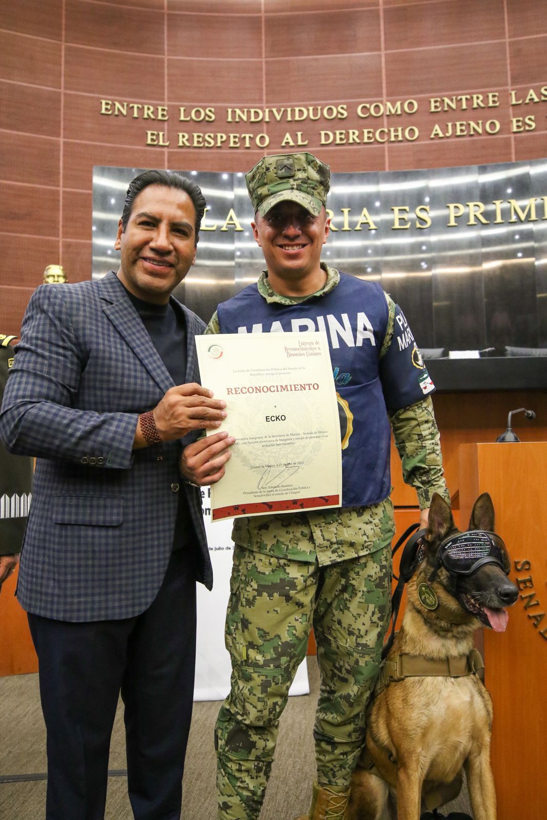 El Senado hizo reconocimiento a los binomios caninos