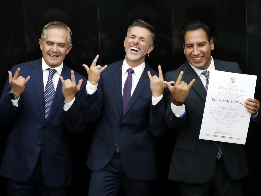 Hacen del Senado “La Casa de los Famosos”