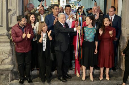 AMLO entrega bastón de mando a Claudia Sheinbaum