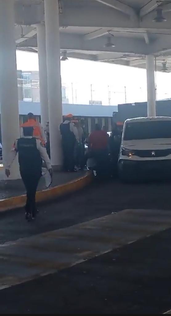 Balacera en el AICM un policía herido