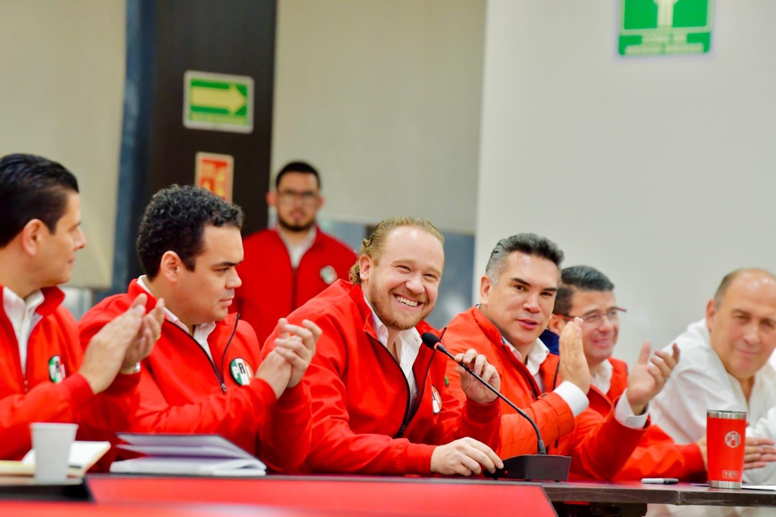 Arropa PRI a Santiago Taboada