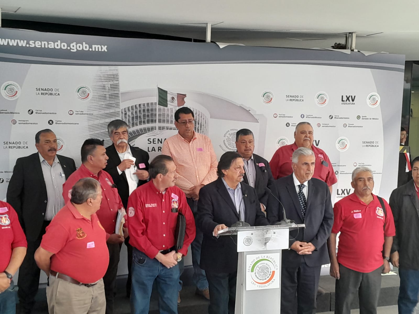 Demanda Napoleón Gómez Urrutia, solución a huelgas de grupo México