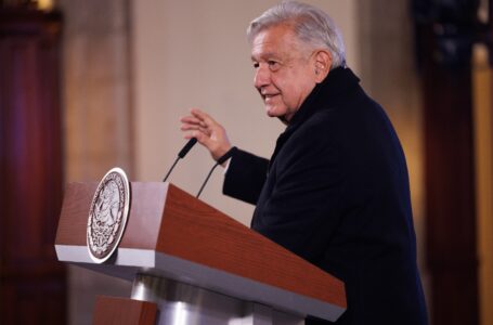 Va AMLO por “desmontar” organismos autónomos