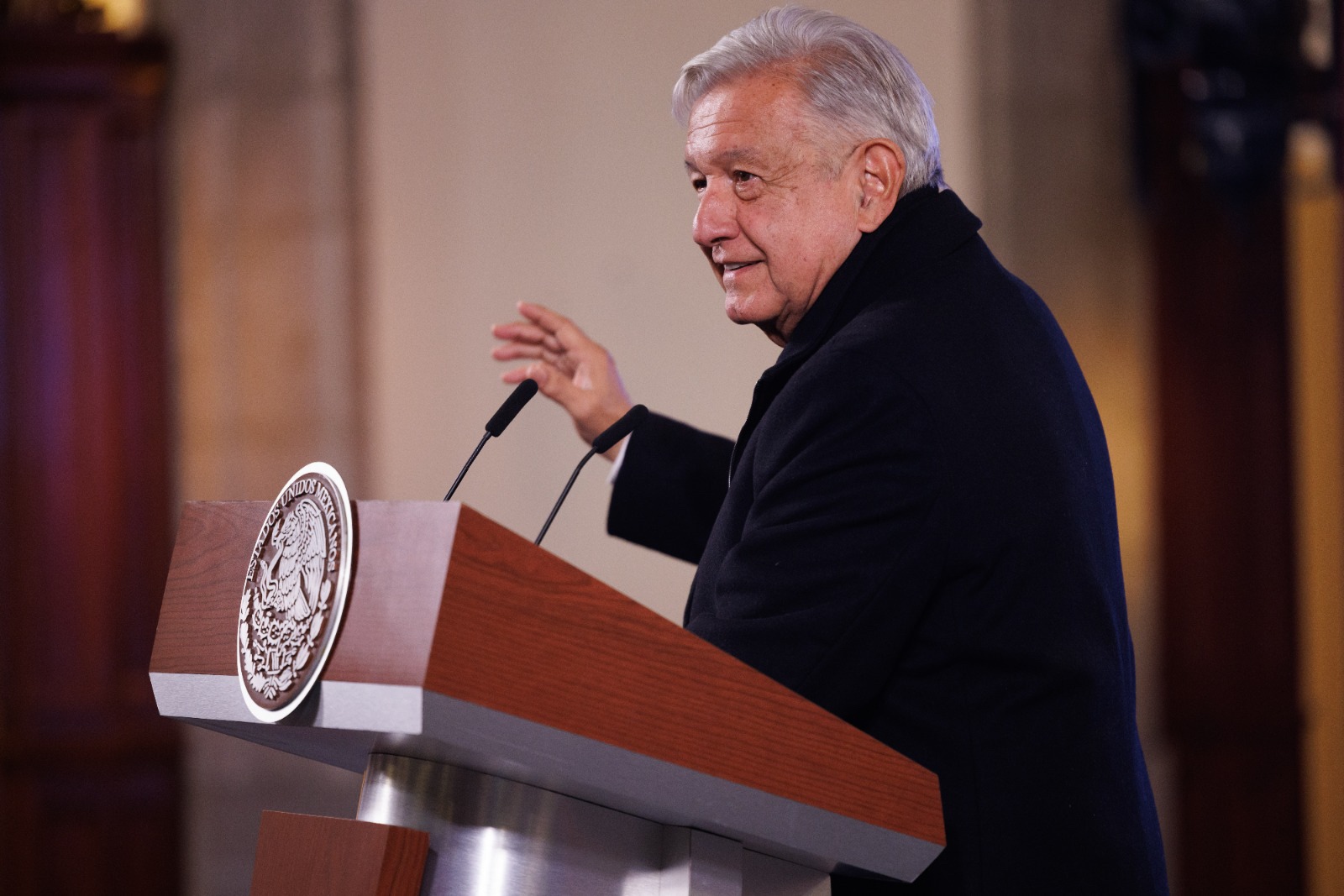 Va AMLO por “desmontar” organismos autónomos