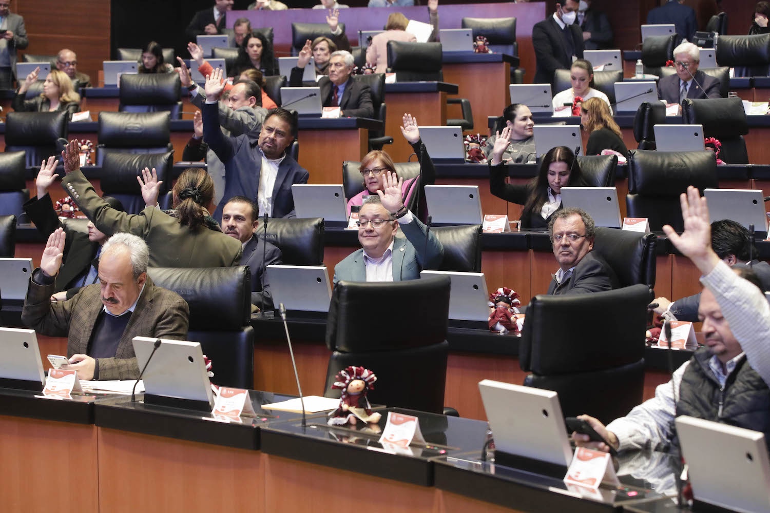 Morena en el Senado no logra acuerdos para ministra; AMLO la designará