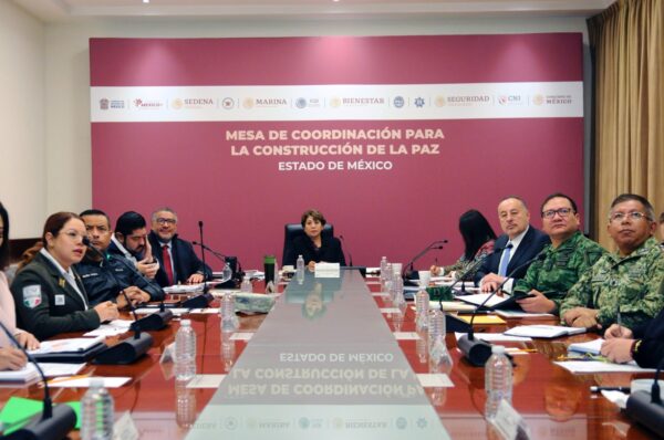 Las mesas de la Construcción de la Paz son para devolver la tranquilidad a los mexiquenses, dijo Delfina Gómez