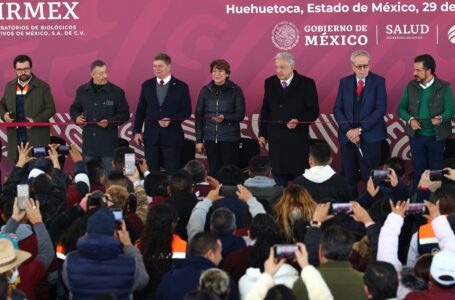 Inaugura AMLO la megafarmacia en el Estado de México