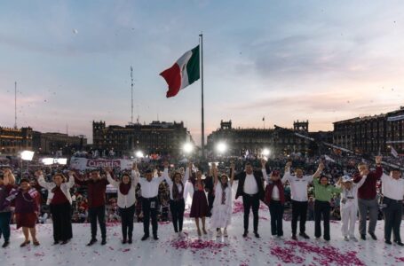 Claudia Sheinbaum presenta sus 100 compromisos; asegura a AMLO que cuidará su legado