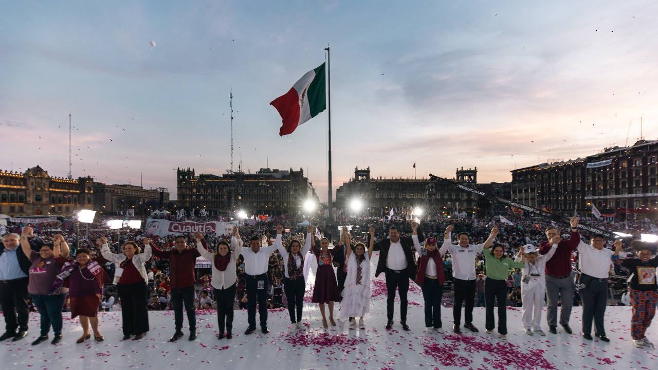 Claudia Sheinbaum presenta sus 100 compromisos; asegura a AMLO que cuidará su legado