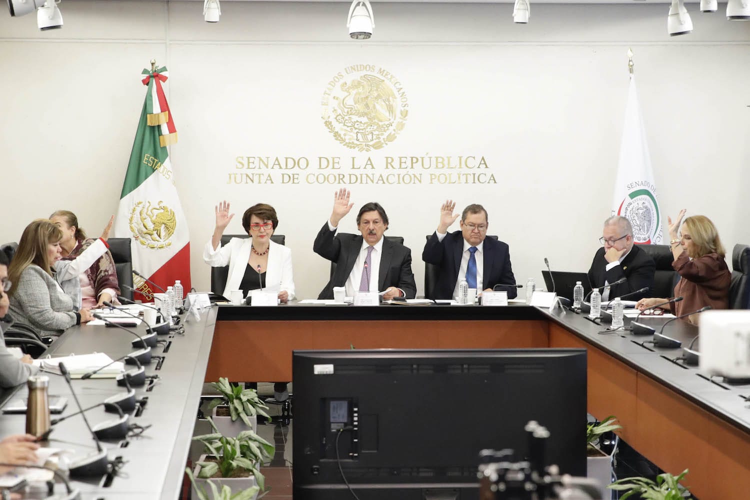 Adelante la iniciativa de Napoleón Gómez Urrutia, para que se paguen 30 días de aguinaldo