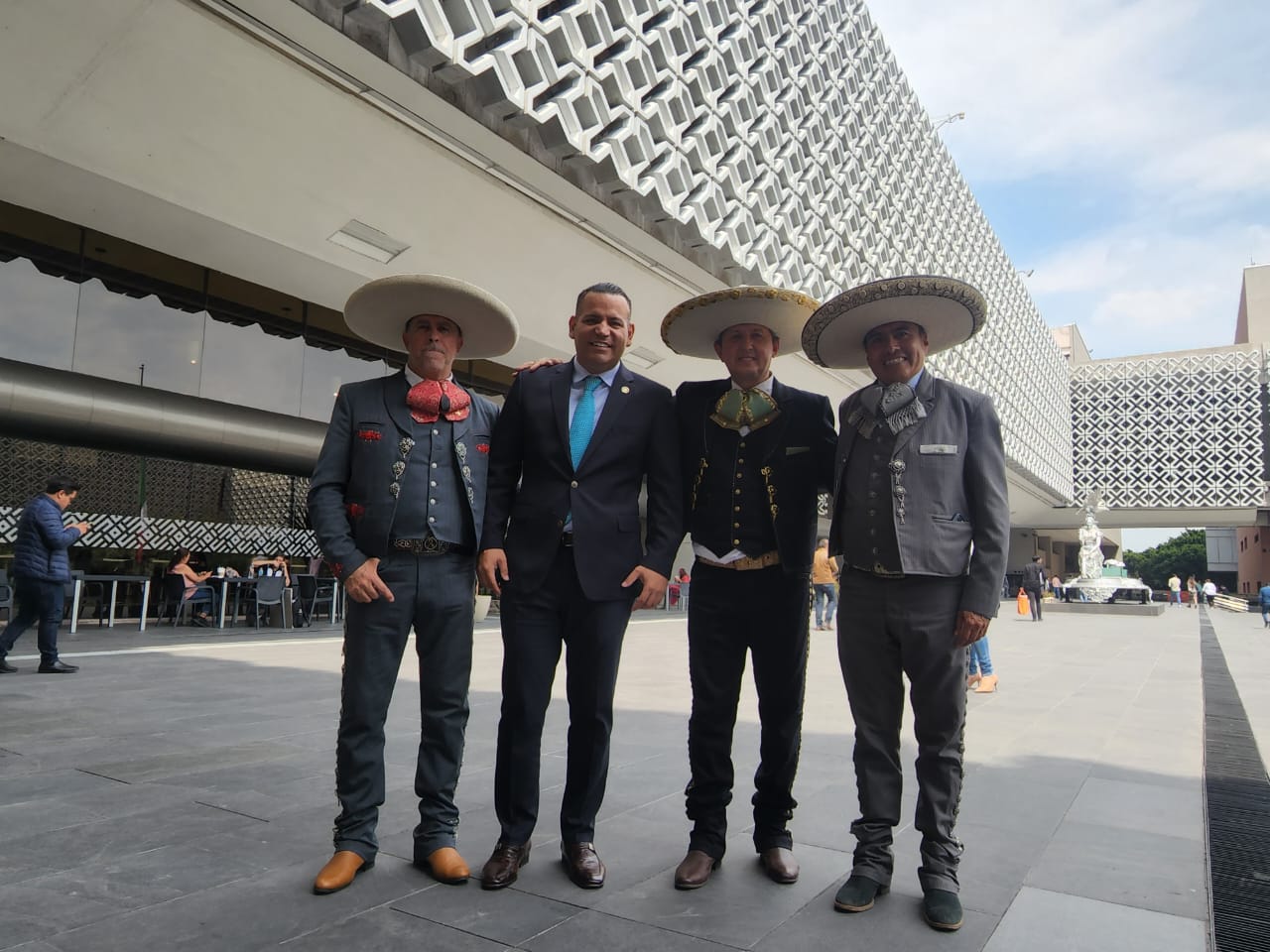 Diputado del PRI “Lupillo Fletes”,se pasa a Morena, porque no le dieron candidatura