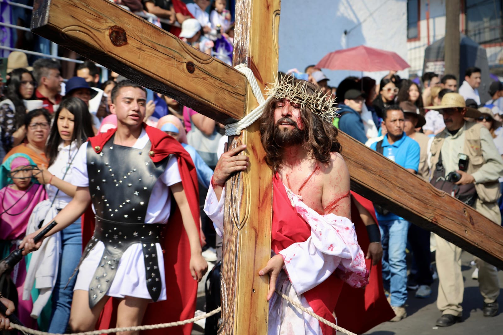 Saldo Blanco en Cuajimalpa en la representación del Viacrucis
