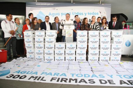 Presentan en el senado 300 mi firmas para apoyar derecho al agua