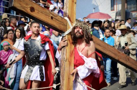 Saldo Blanco en Cuajimalpa en la representación del Viacrucis