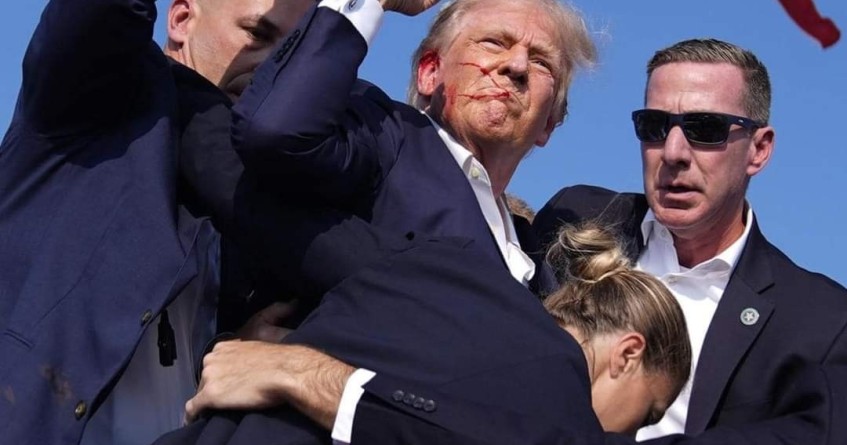 Atacan a balazos a Donald Trump en acto de campaña, sale ileso