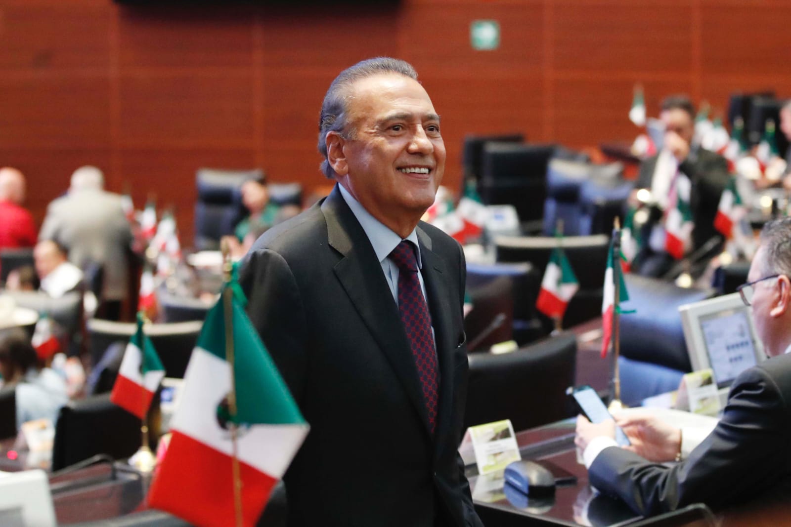 Renuncia a su militancia de 50 años al PRI, Manlio Fabio Beltrones