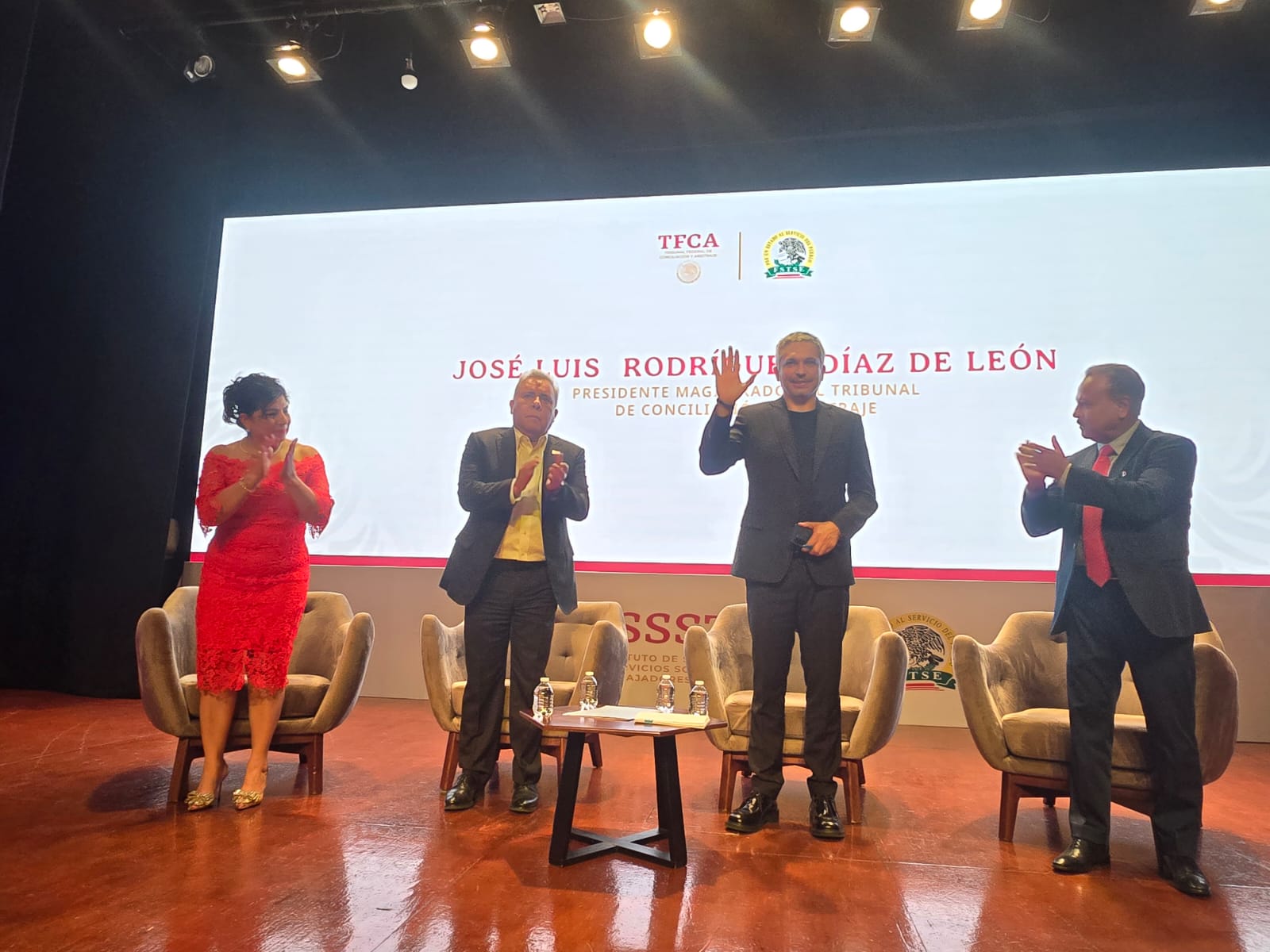 Necesario, analizar derechos de los empleados públicos: TFCyA