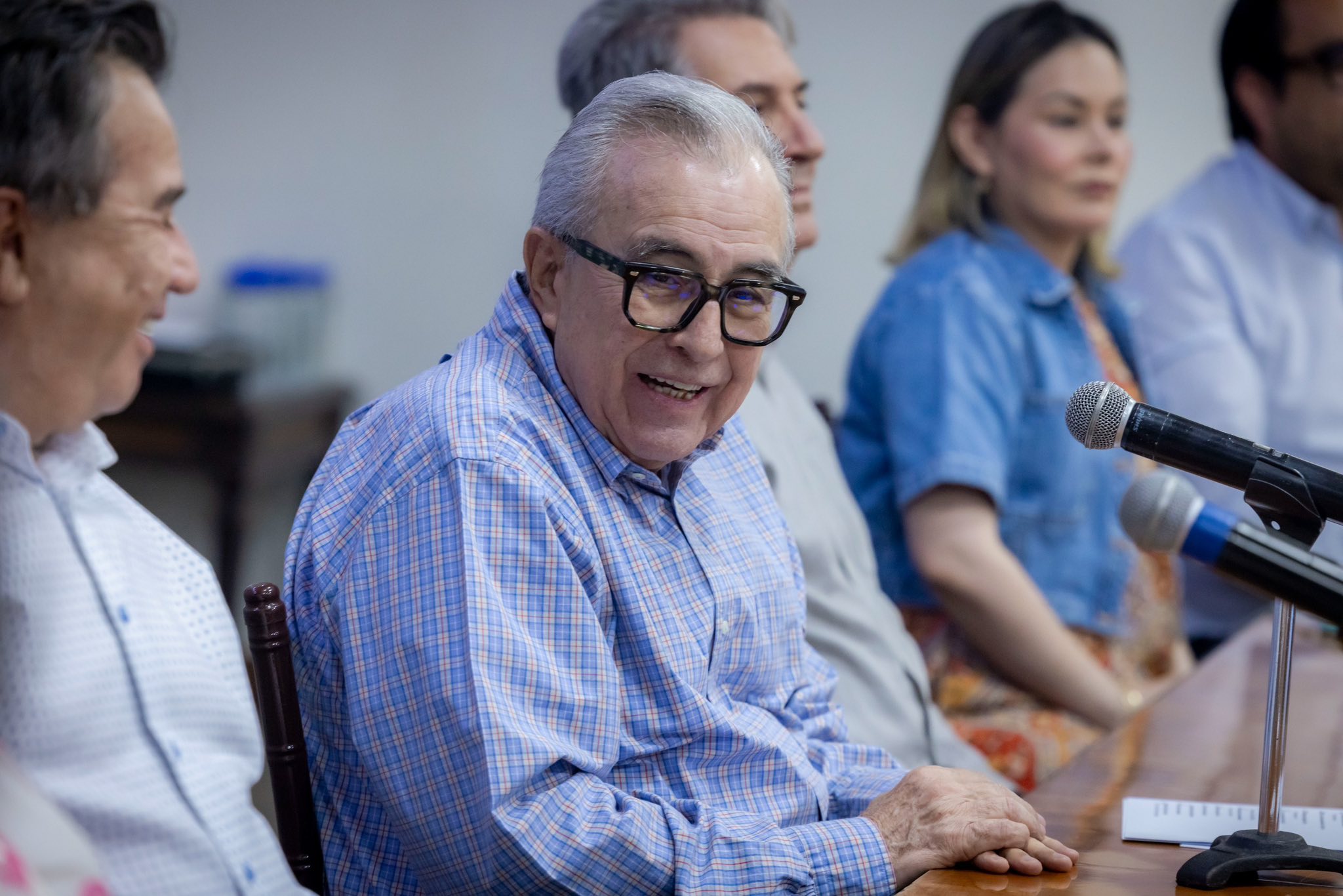 Se presenta Rocha Moya ante la FGR