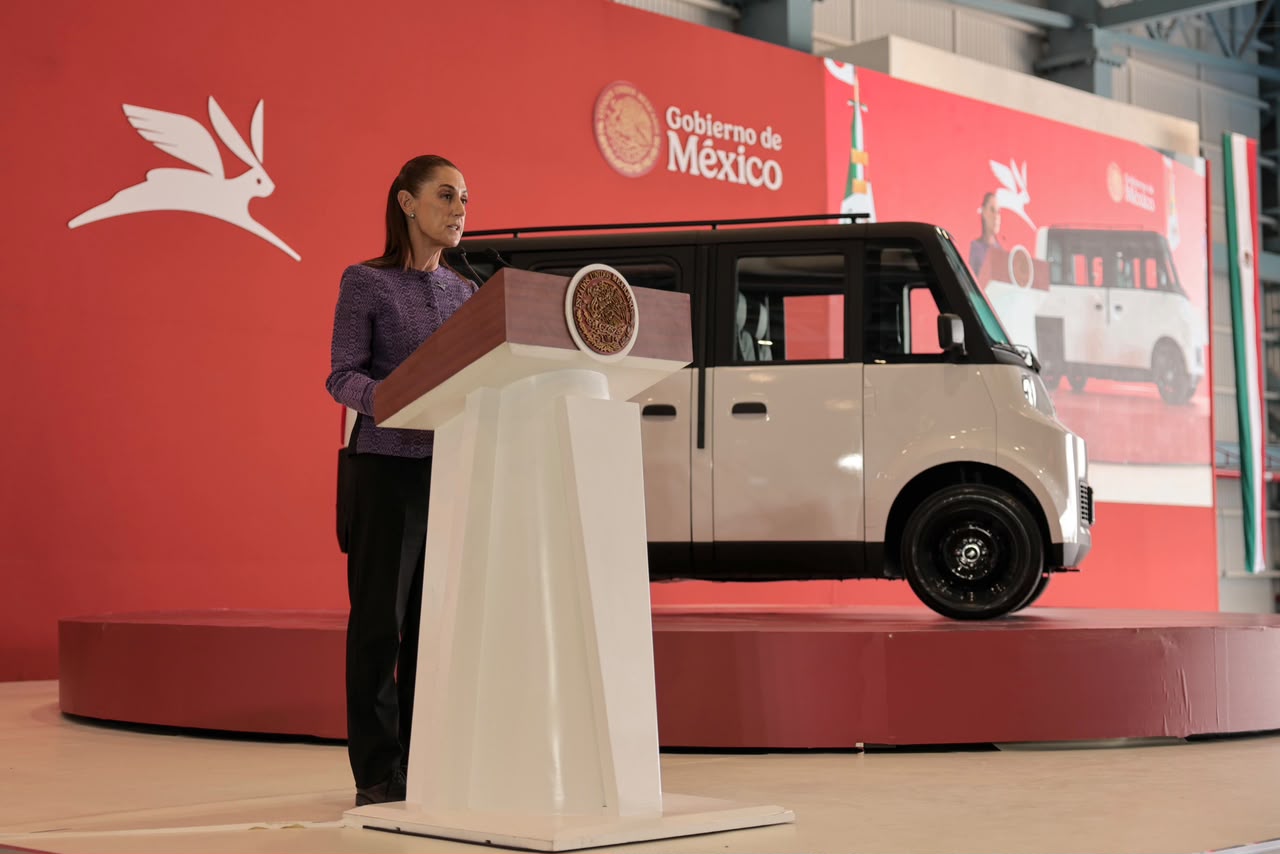 Olinia, el primer vehículo eléctrico mexicano; así lo presentó Sheinbaum
