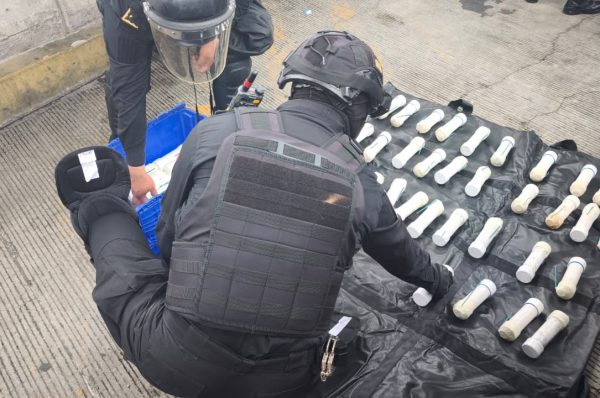 Encuentran 59 explosivos en camiones de Ayotzinapa; niegan portar armas