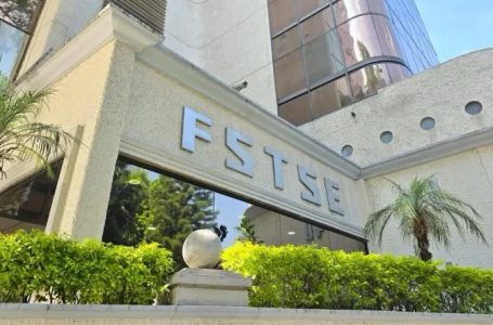 Burócratas consiguen aumento salarial de 9 por ciento