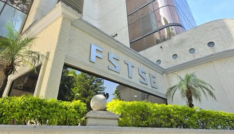 Burócratas consiguen aumento salarial de 9 por ciento