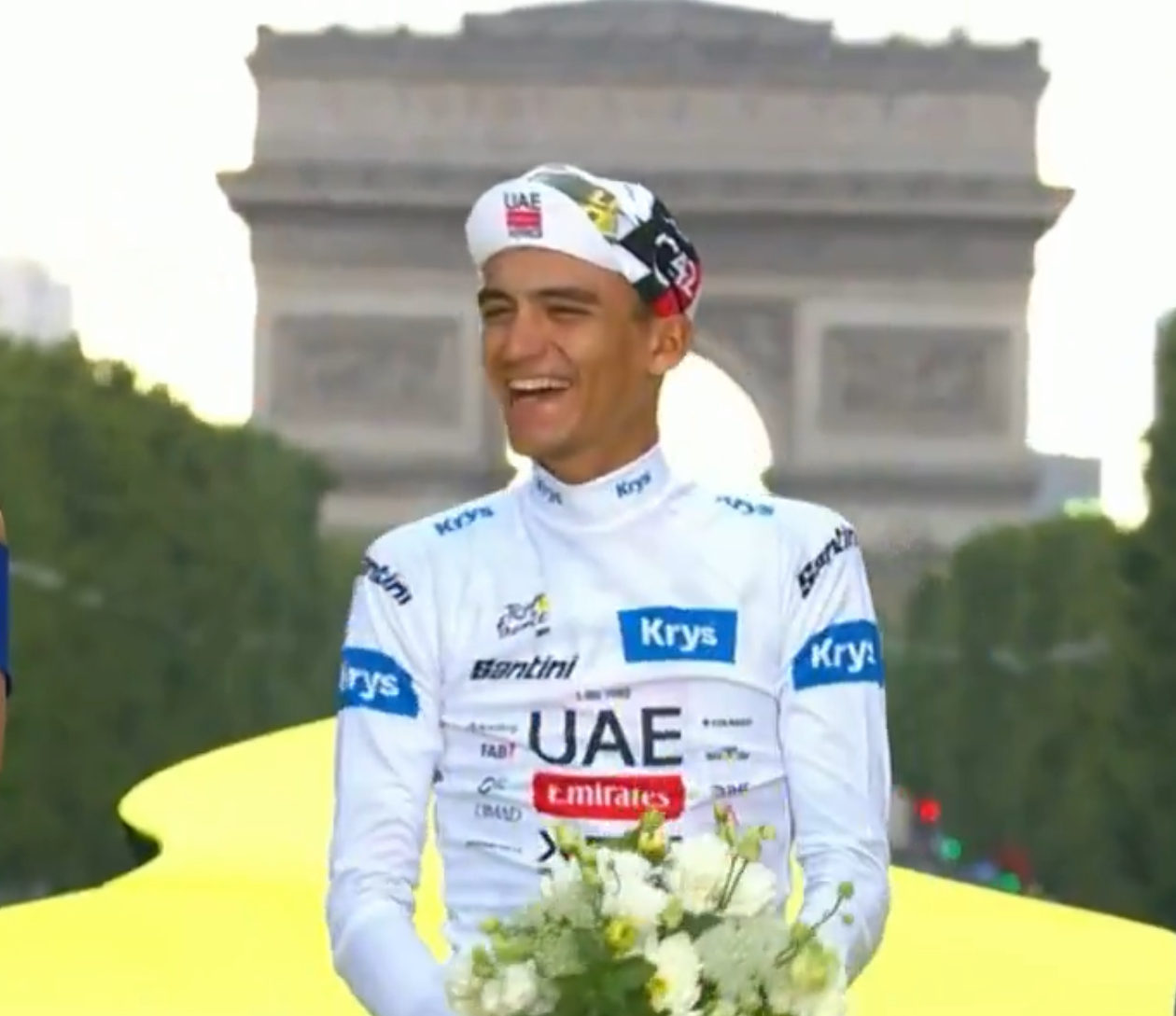 Isaac del Toro sube al podio del Tour de Francia y Sheinbaum lo felicita