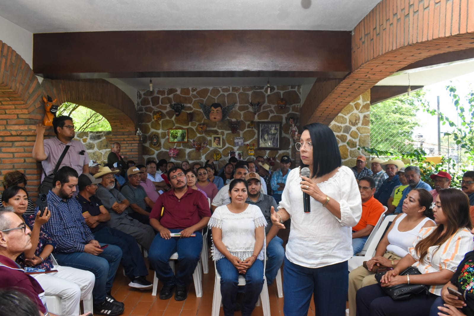 Confía Esthela Damián en trabajo de FGR sobre Ayotzinapa