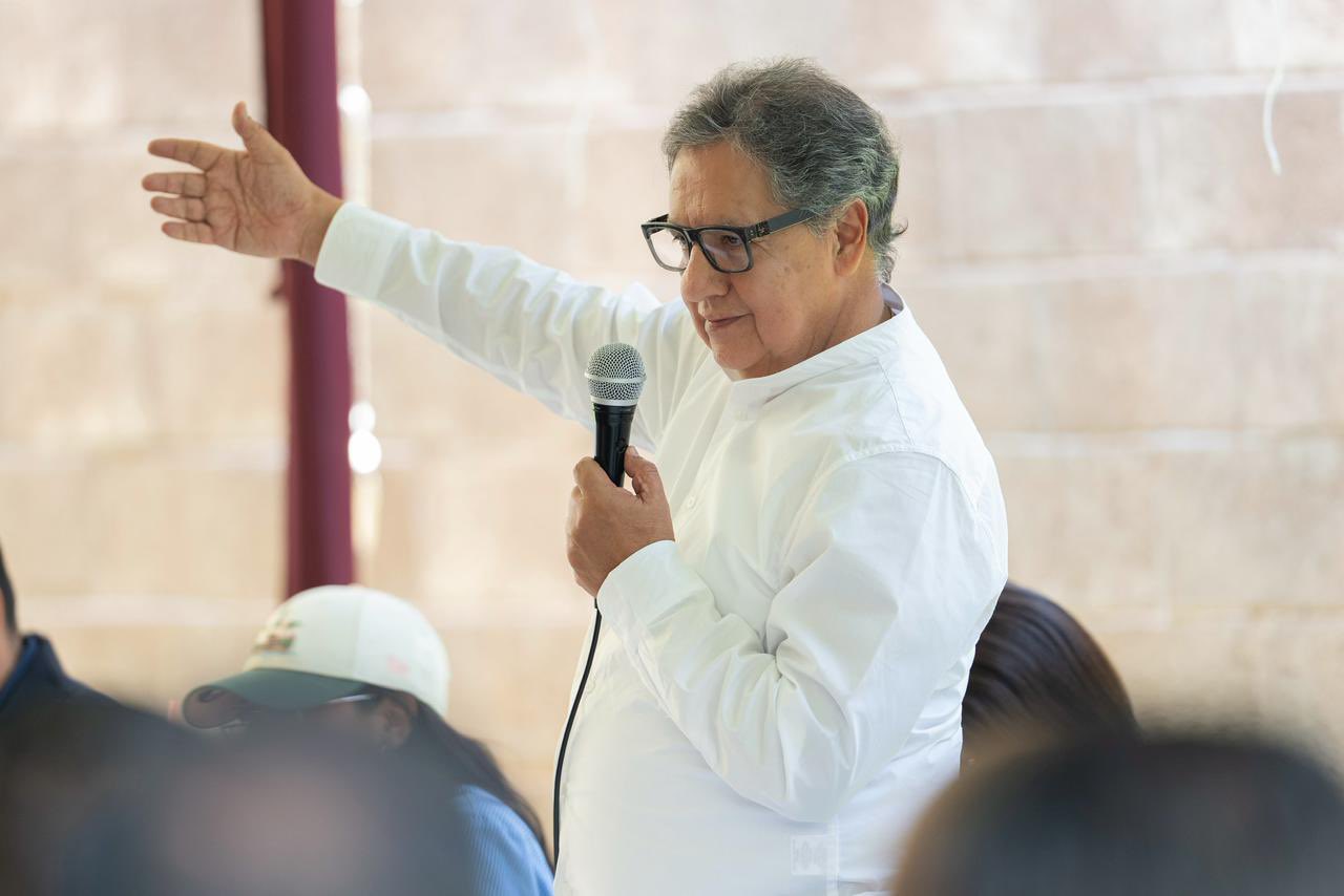 Higinio Martínez se solidariza con familias afectadas por explosión en Temascalcingo
