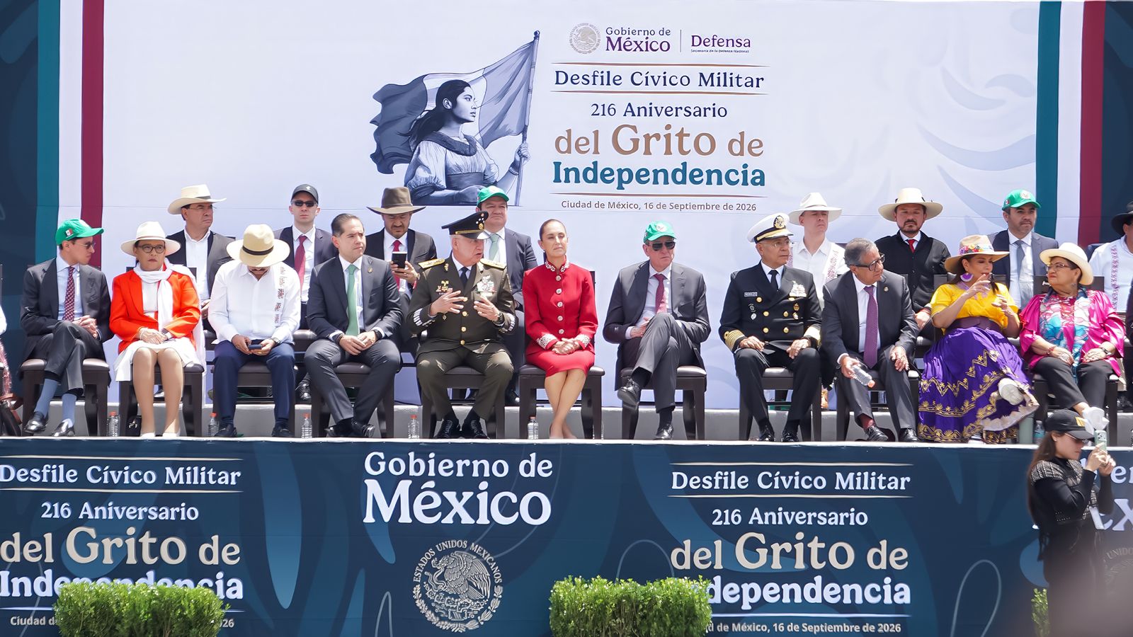 “México no se doblega, no se arrodilla y nunca se vende”: Sheinbaum encabeza Desfile Militar