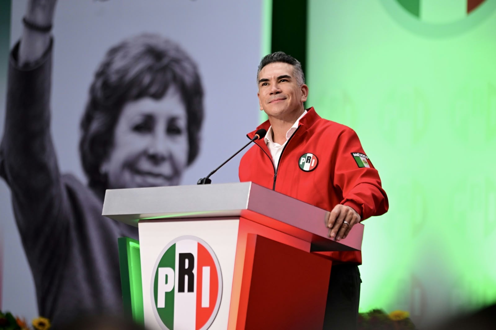 Sostienen nuevo encuentro líder del PRI con renombrados panistas